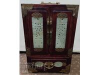 Cutie veche de bijuterii muzicale din lemn