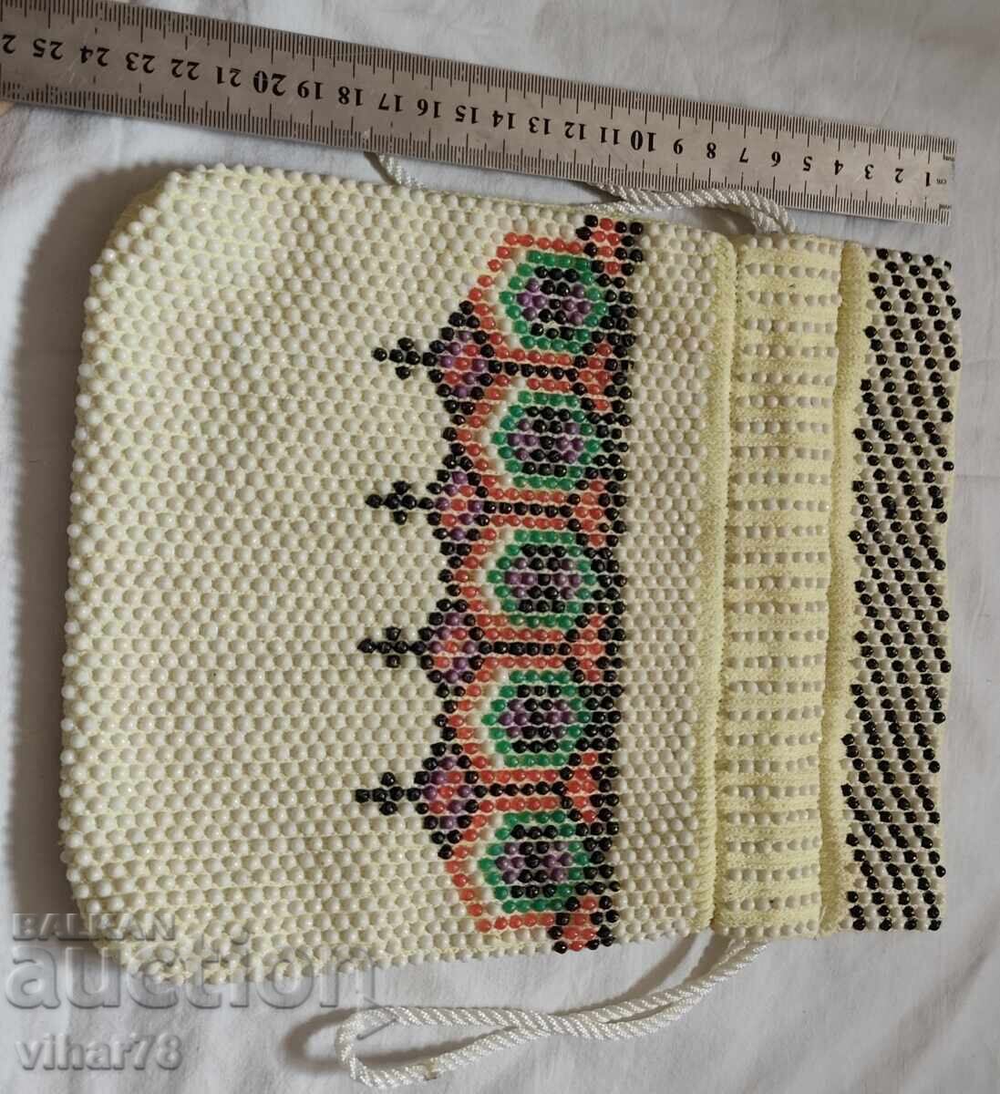 Стара торбичка с мъниста с цена 69.99 лв. | € 35.79