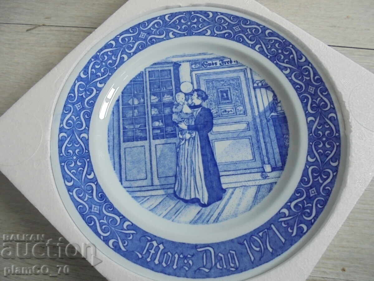 №*8320 Стара колекционерска чиния Rörstrand "Mors Dag 1971" с цена 15.00 лв. | € 7.67