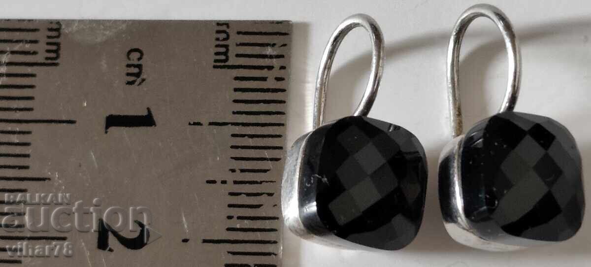 Delivery of Silver earrings with onyx