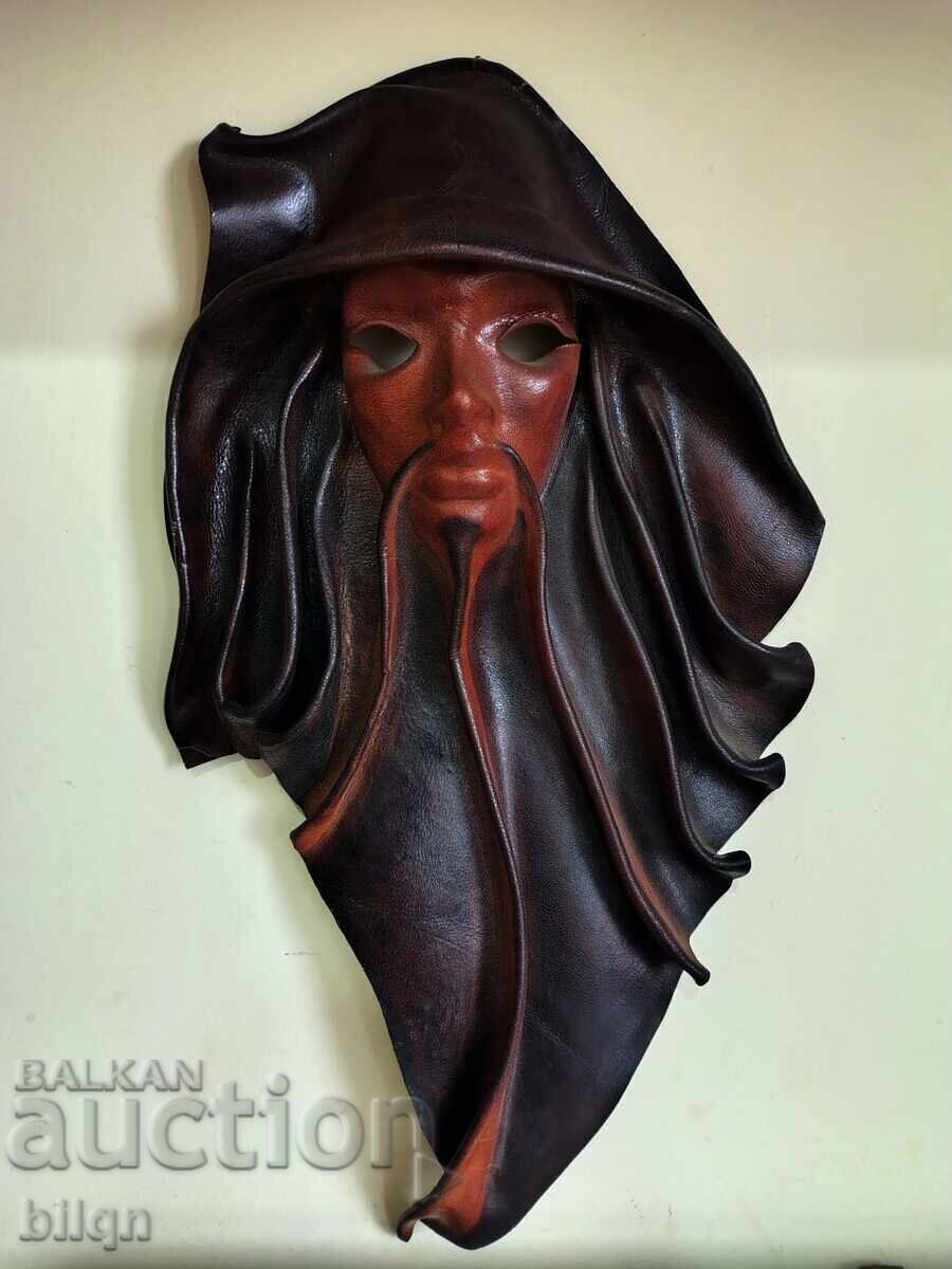 Ενδιαφέρουσα Δερμάτινη Μάσκα