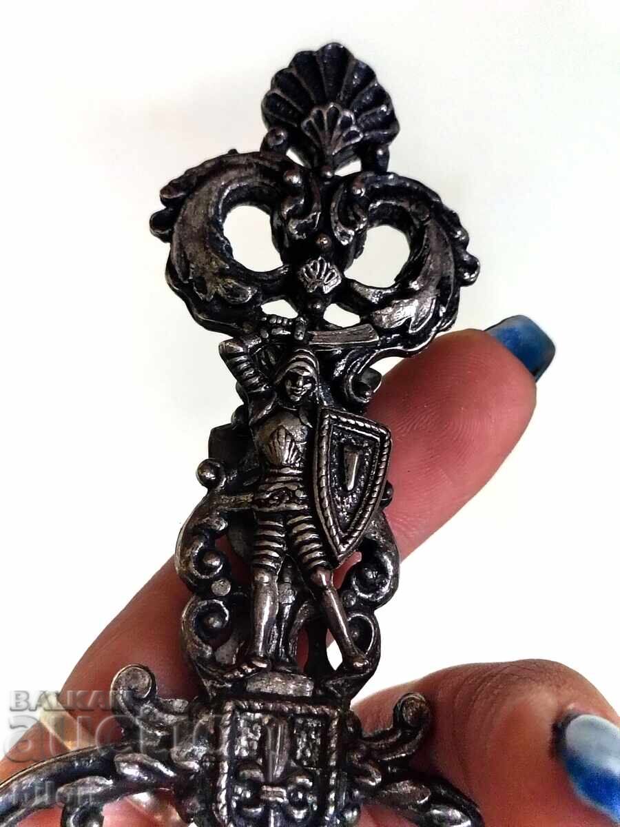 Livrarea Cuțit cu scrisori de colecție