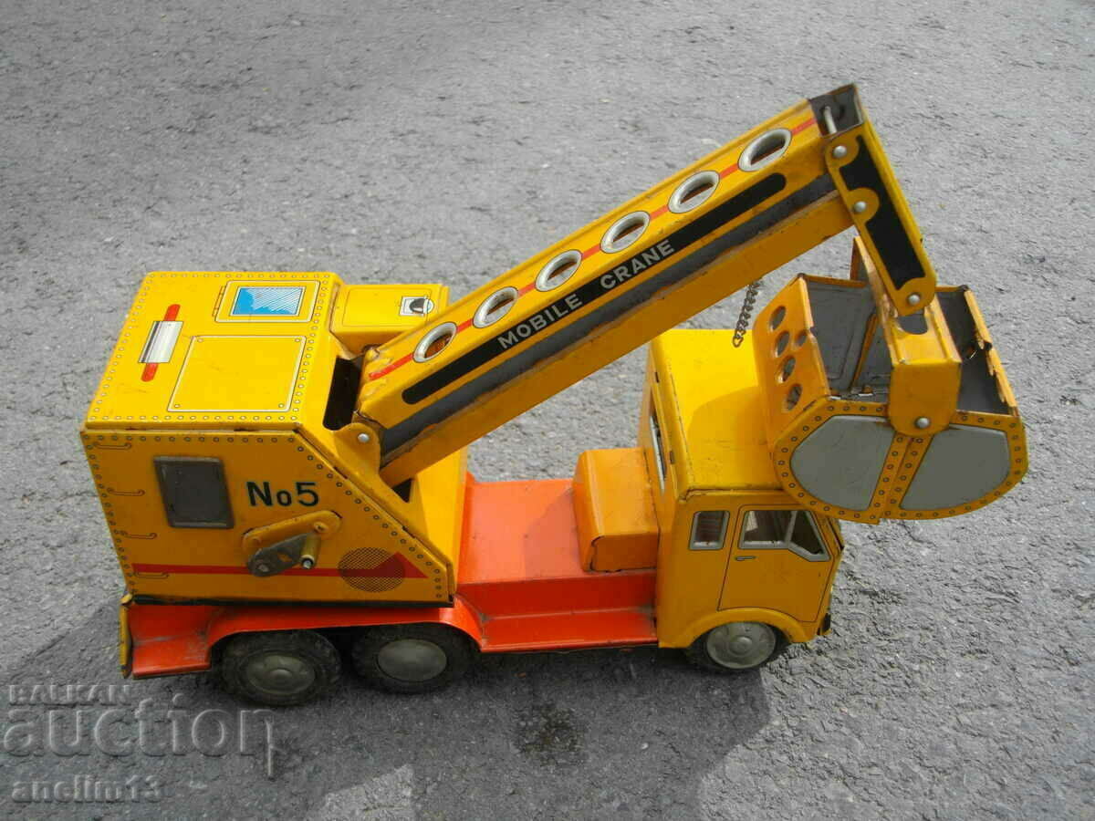 Delivery of OLD SHEET METAL TOY CRANE DAIYA MOBILE CRANE JAPAN