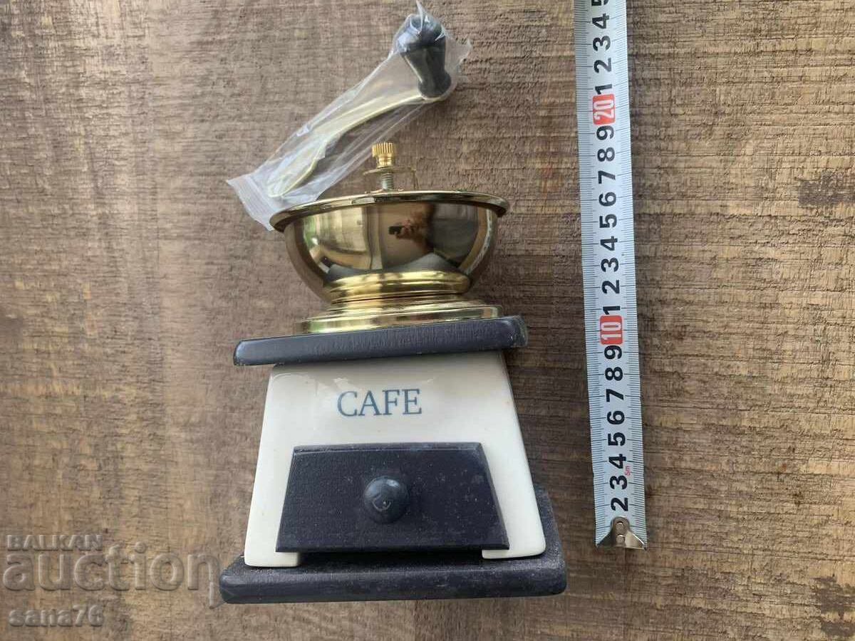 Auction  New retro porcelain grinder, coffee mill (with box)