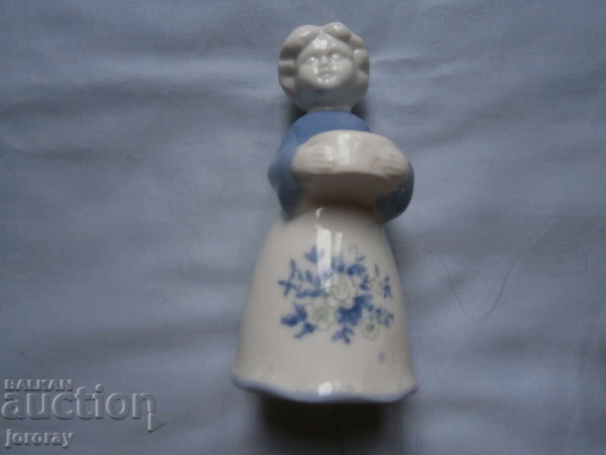 Porcelain figure Porcelain figure