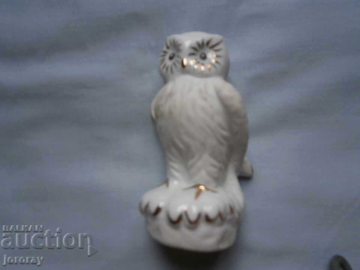 Porcelain figure Porcelain figure
