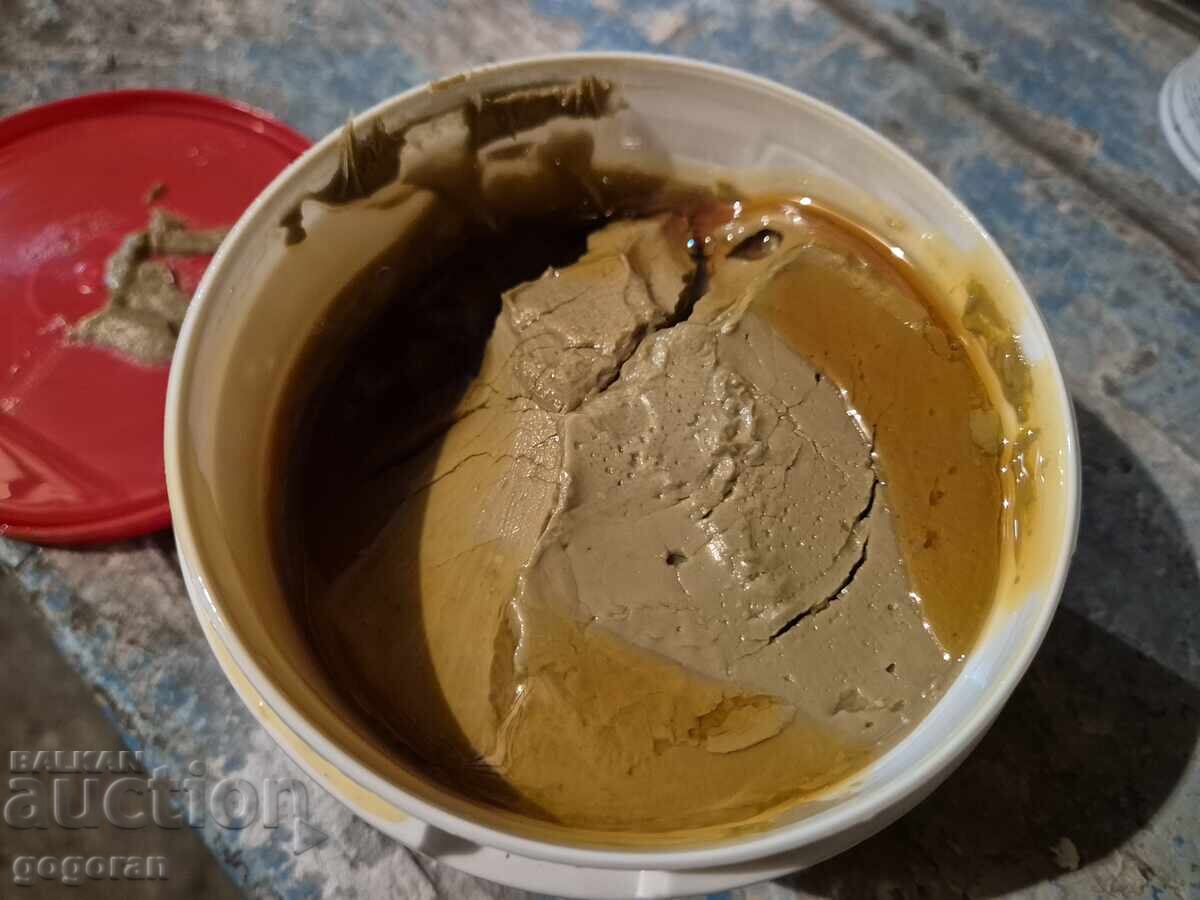 Delivery of Some kind of paste