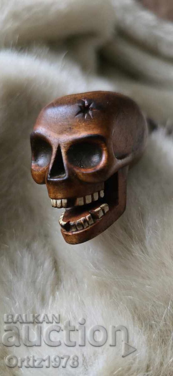 Sculptură în lemn perfectă, de autor – brichetă funcțională Sculptură în lemn perfectă, de autor – brichetă funcțională