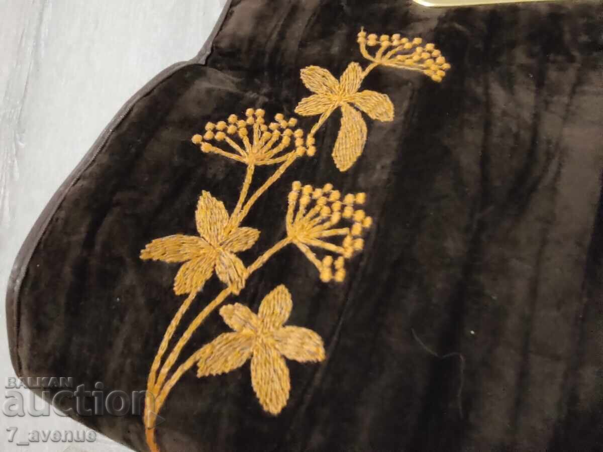 Καφέ βελούδινο νεσεσέρ με κέντημα 18.10.25 - 5