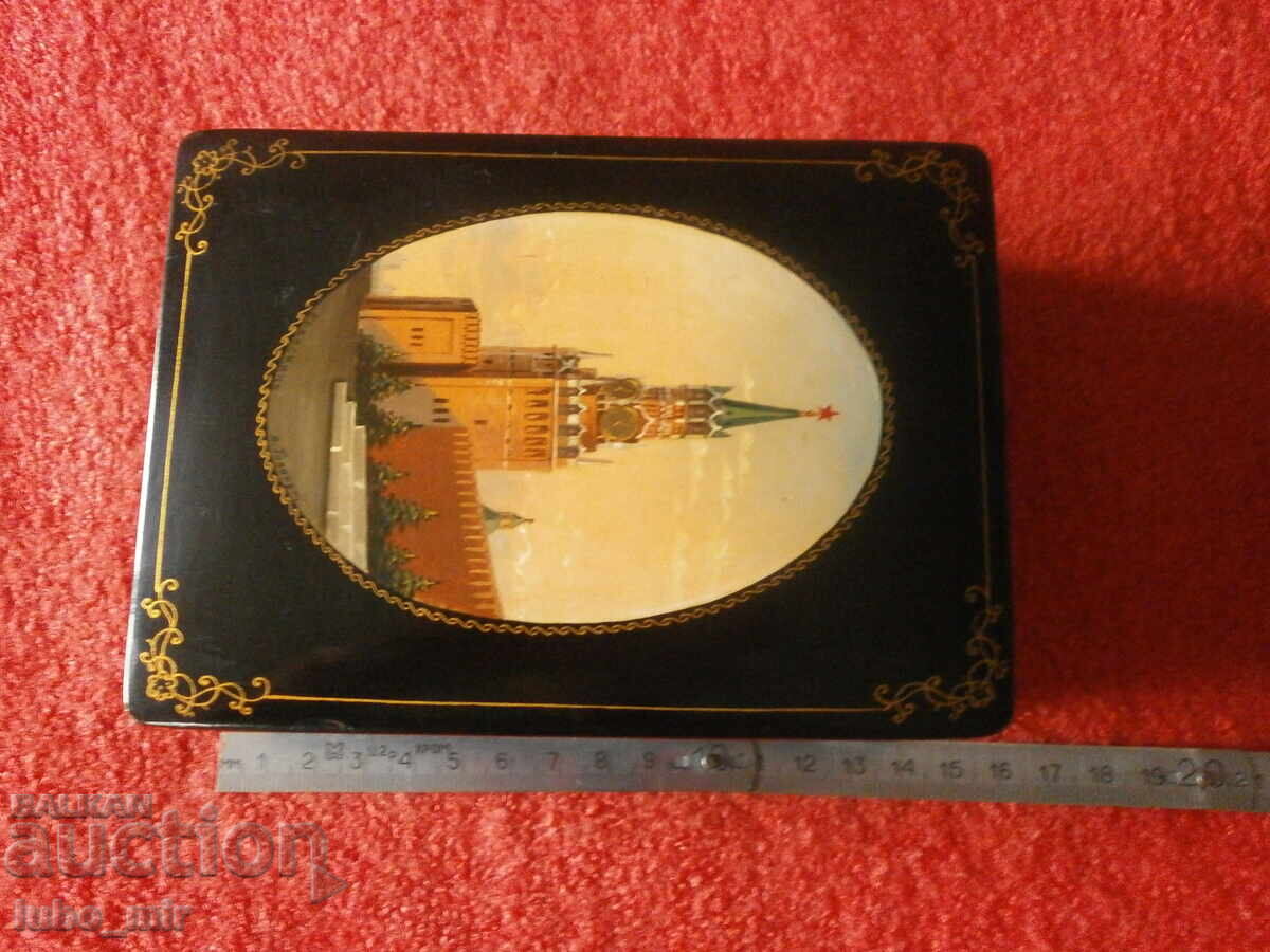 Delivery of OLD RUSSIAN PAPIER-MÂCHÉ BOX - HAND-PAINTED Delivery of OLD RUSSIAN PAPIER-MÂCHÉ BOX - HAND-PAINTED