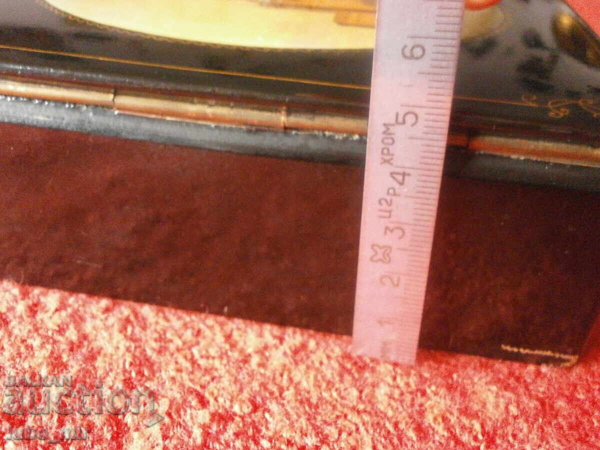 OLD RUSSIAN PAPIER-MÂCHÉ BOX - HAND-PAINTED - 6 OLD RUSSIAN PAPIER-MÂCHÉ BOX - HAND-PAINTED - 6