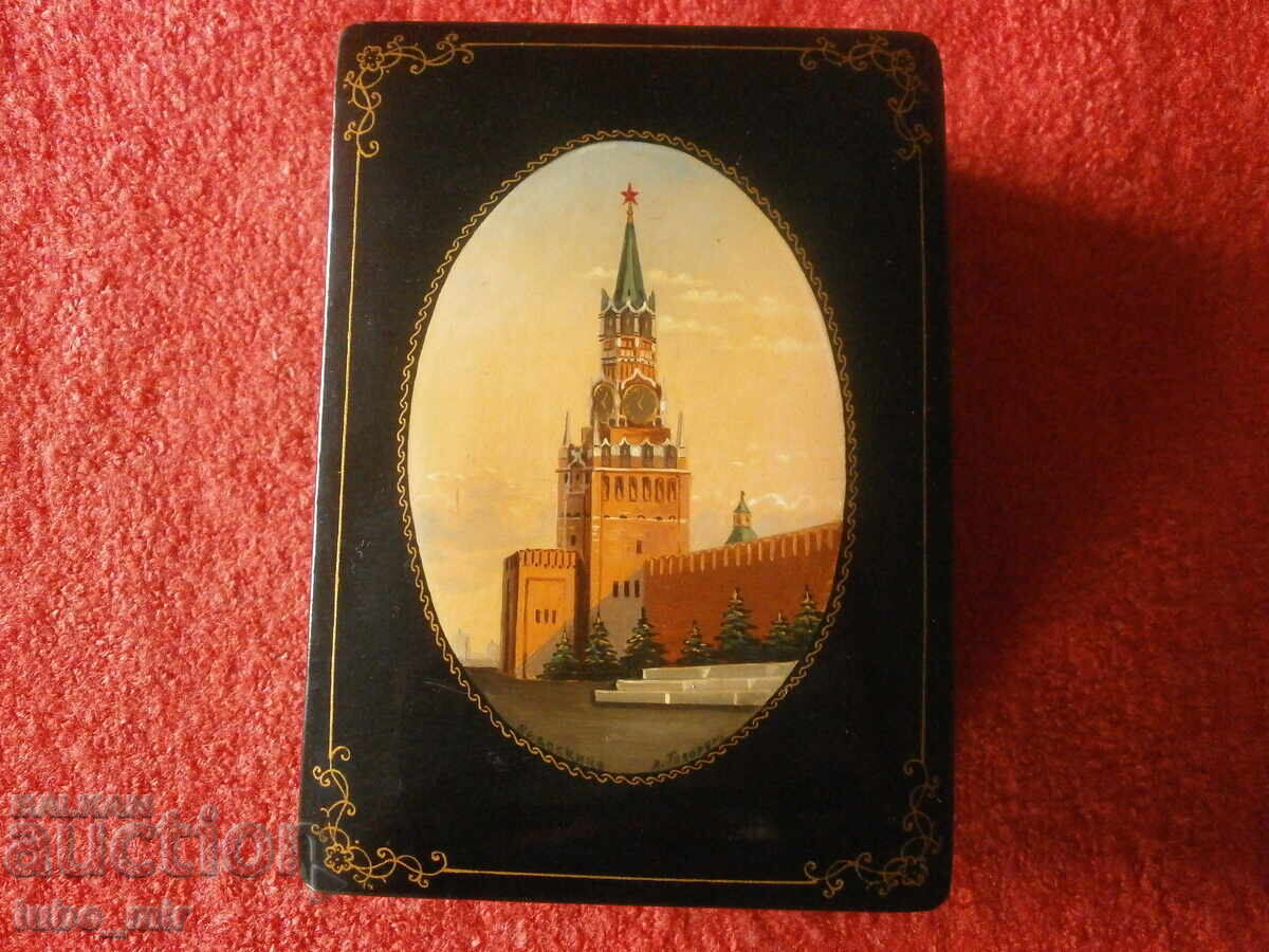 OLD RUSSIAN PAPIER-MÂCHÉ BOX - HAND-PAINTED OLD RUSSIAN PAPIER-MÂCHÉ BOX - HAND-PAINTED