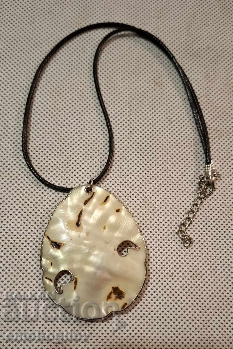 Εντυπωσιακό Μετάλλιο με Μαργαριταρένιο Μύδι Εντυπωσιακό Μετάλλιο με Μαργαριταρένιο Μύδι