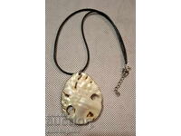 Εντυπωσιακό Μετάλλιο με Μαργαριταρένιο Μύδι