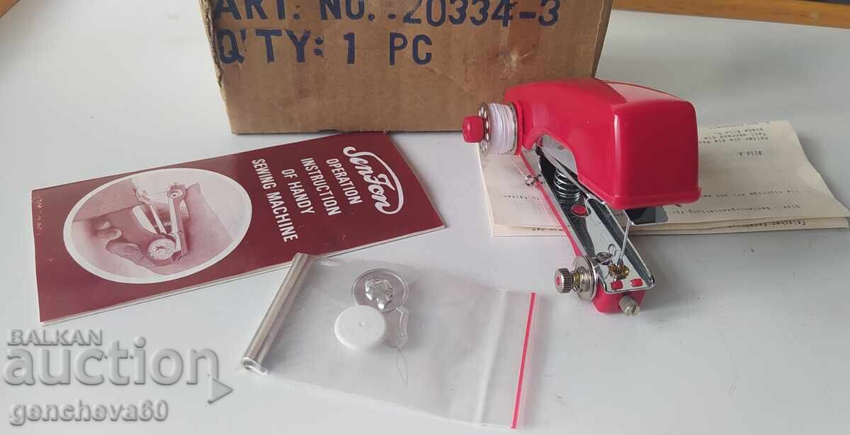 Licitație Mașină de cusut portabilă mini germană Licitație Mașină de cusut portabilă mini germană