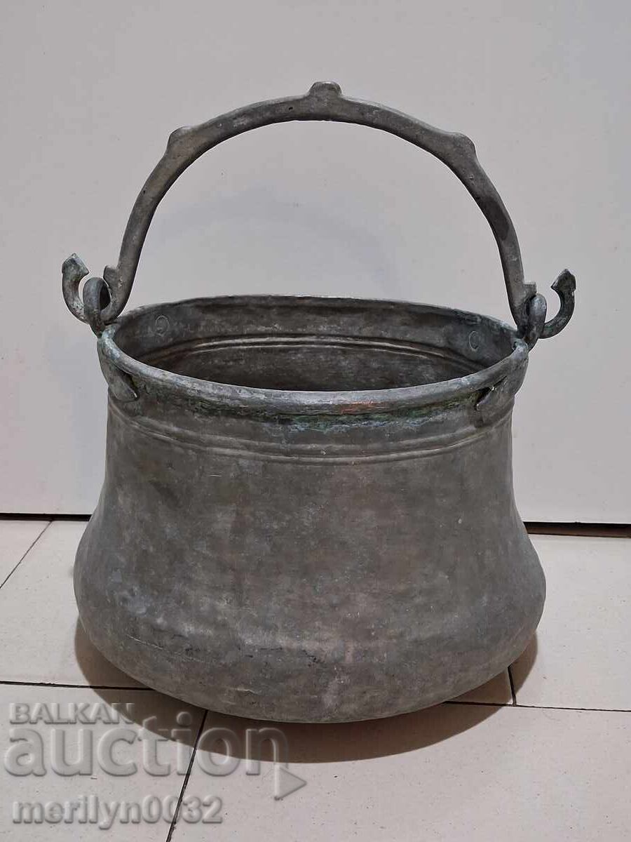 Παλιό καζάνι χάλκινο χάλκινο κονσερβοποιημένο νόμισμα