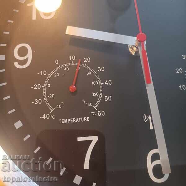 Доставка на НОВ! Радио стенен часовник без тиктакане с температура и вла