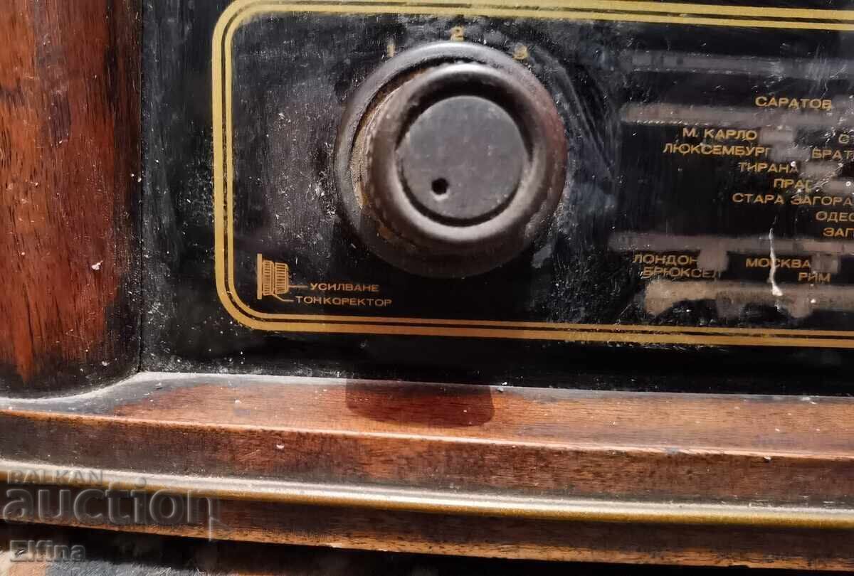 Livrarea Radio vechi cu lampă Hristo Botev, exemplar rar