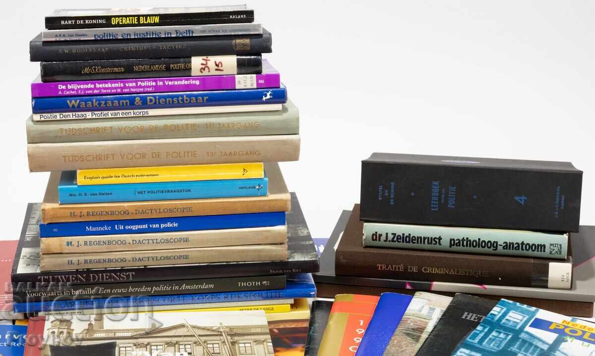 Licitație Colecție foarte mare de literatură profesională despre Poliție