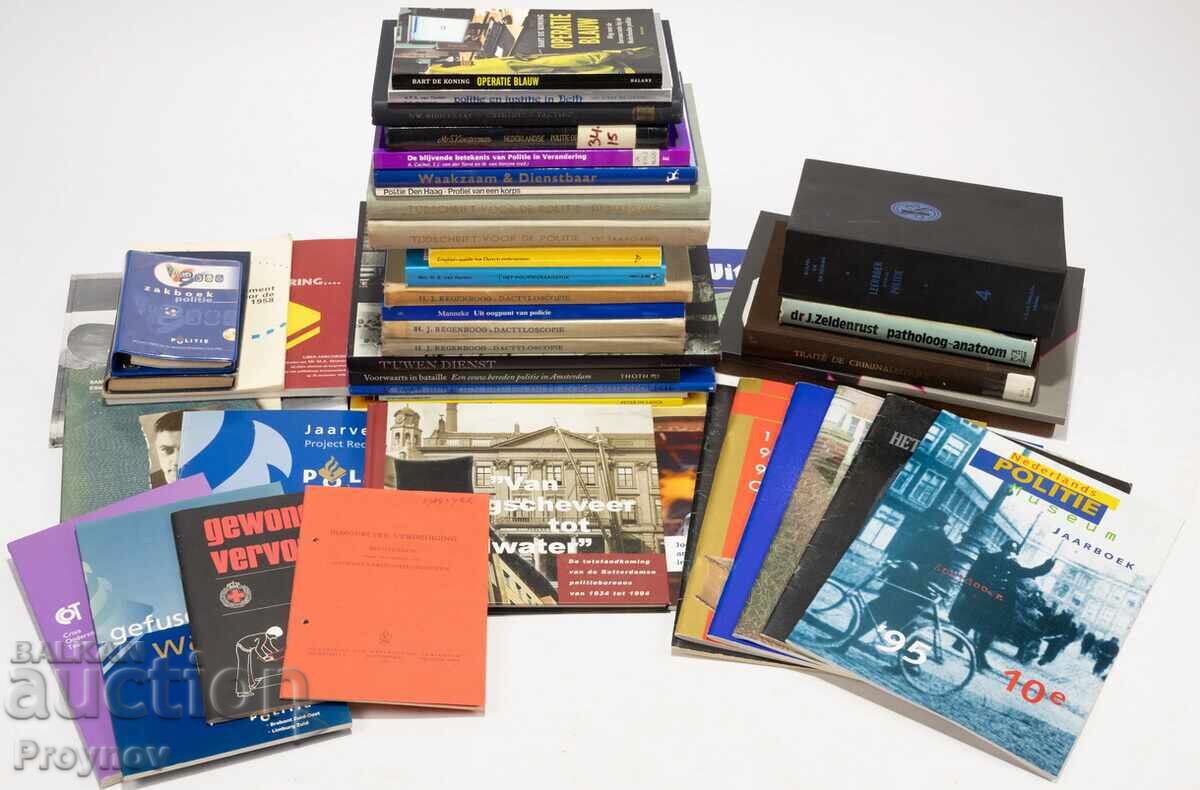 Colecție foarte mare de literatură profesională despre Poliție