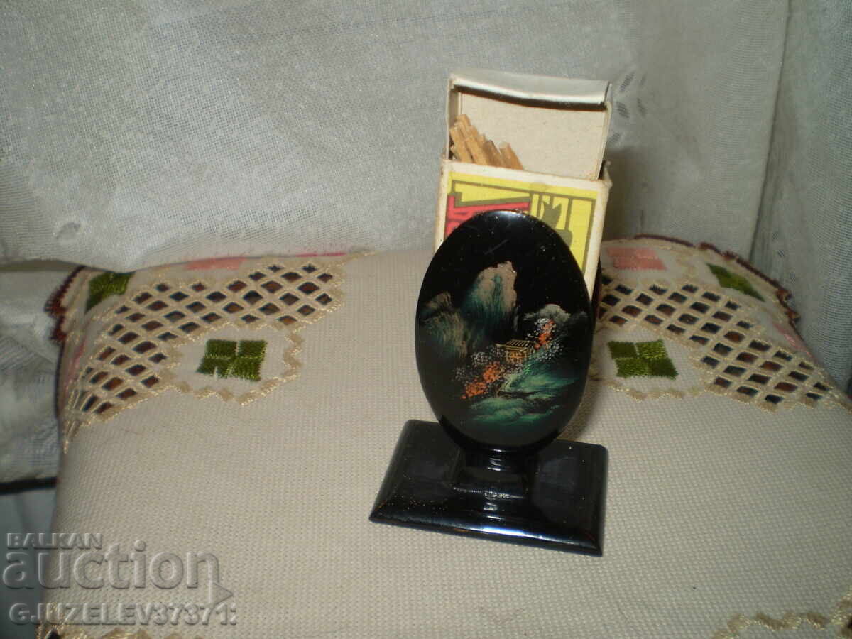 Βίντατζ μαύρο, λακαρισμένο, ψηλό βάθρο για σπίρτα με τιμή 45.00 BGN | € 23.01 Βίντατζ μαύρο, λακαρισμένο, ψηλό βάθρο για σπίρτα με τιμή 45.00 BGN | € 23.01