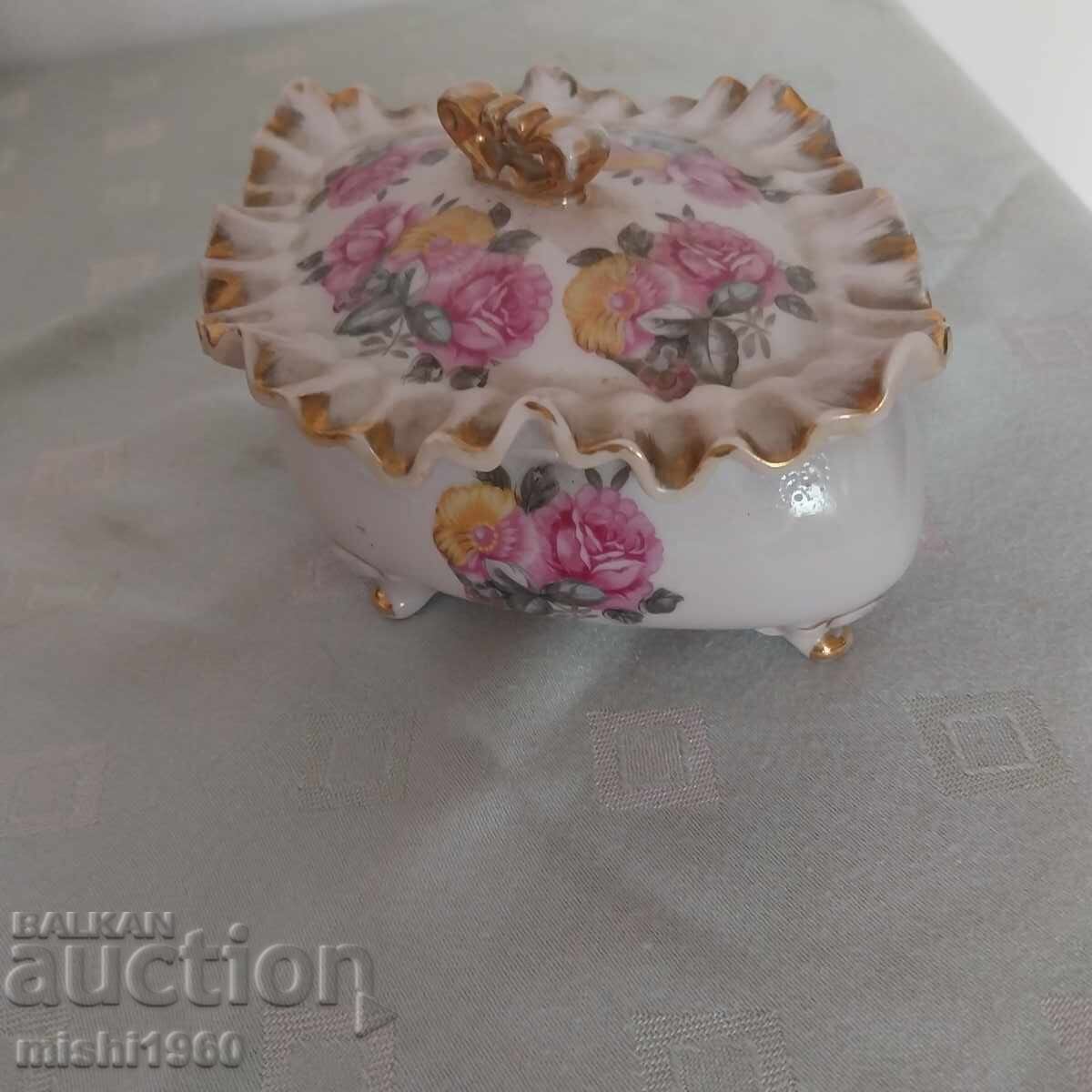 Delivery of Jewelry, pink porcelain Delivery of Jewelry, pink porcelain