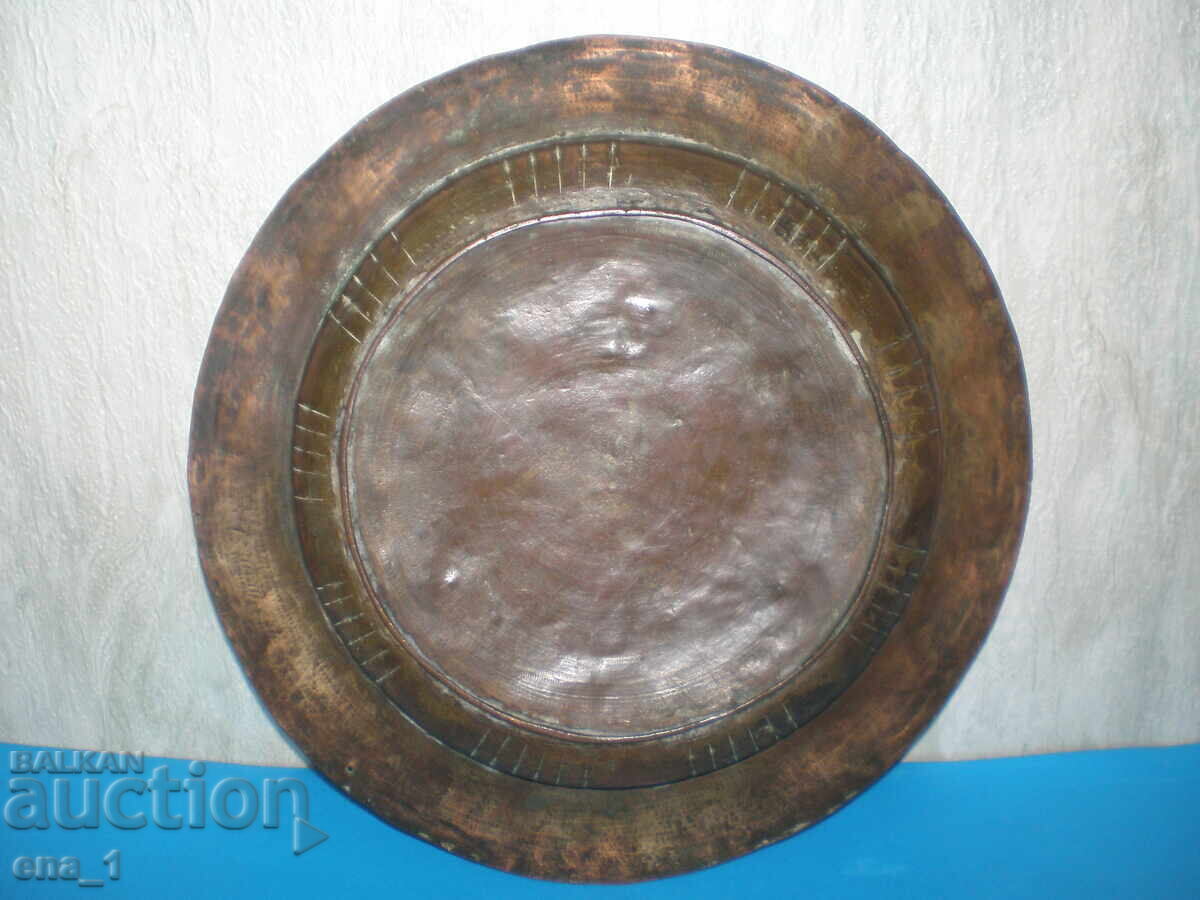 Δημοπρασία Χάλκινο πιάτο Αναγέννησης, χαραγμένο με επιγραφές του 19ου αιώνα Δημοπρασία Χάλκινο πιάτο Αναγέννησης, χαραγμένο με επιγραφές του 19ου αιώνα