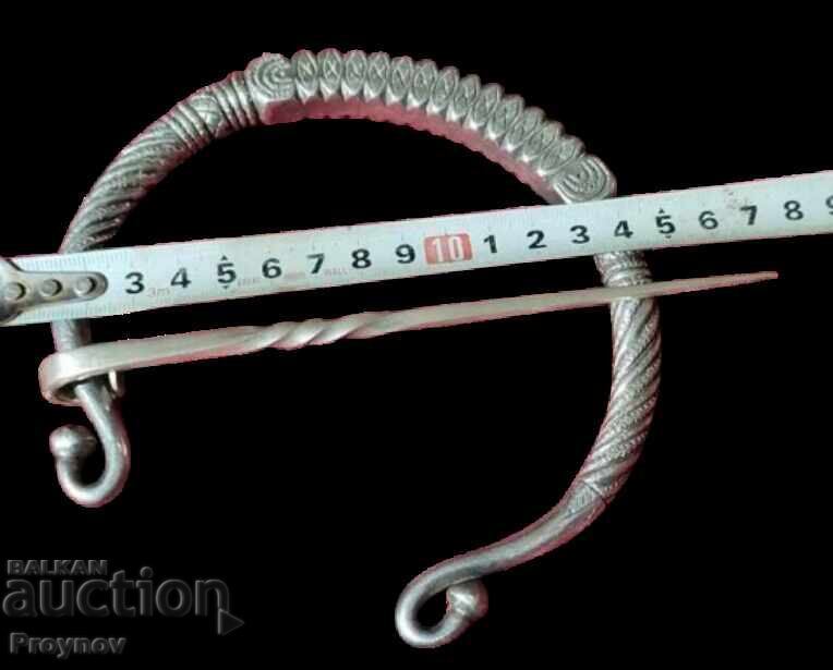 Уникална бойна фибула - Накид без аналог - 7