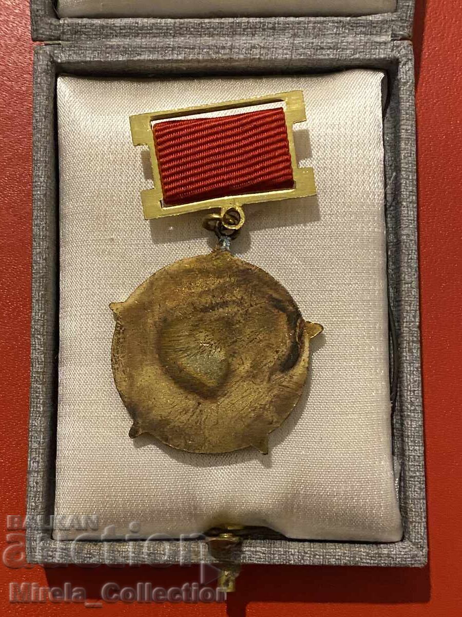 Μετάλλιο για αξία πολιτικής άμυνας ΓΟ της ΛΔΒ με κουτί με τιμή 25.00 BGN | € 12.78