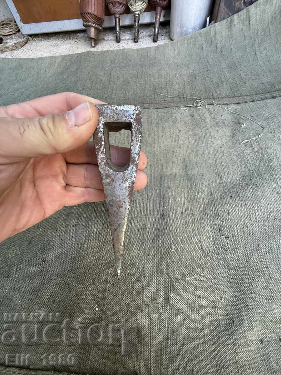 Licitație Mică toporișcă socialistă (citește descrierea)