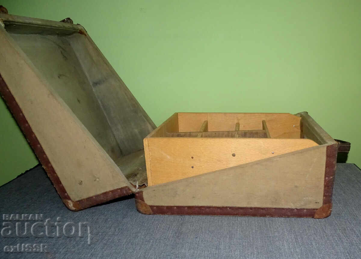 Auction Old military chest suitcase pharmacy first aid kit Auction Old military chest suitcase pharmacy first aid kit