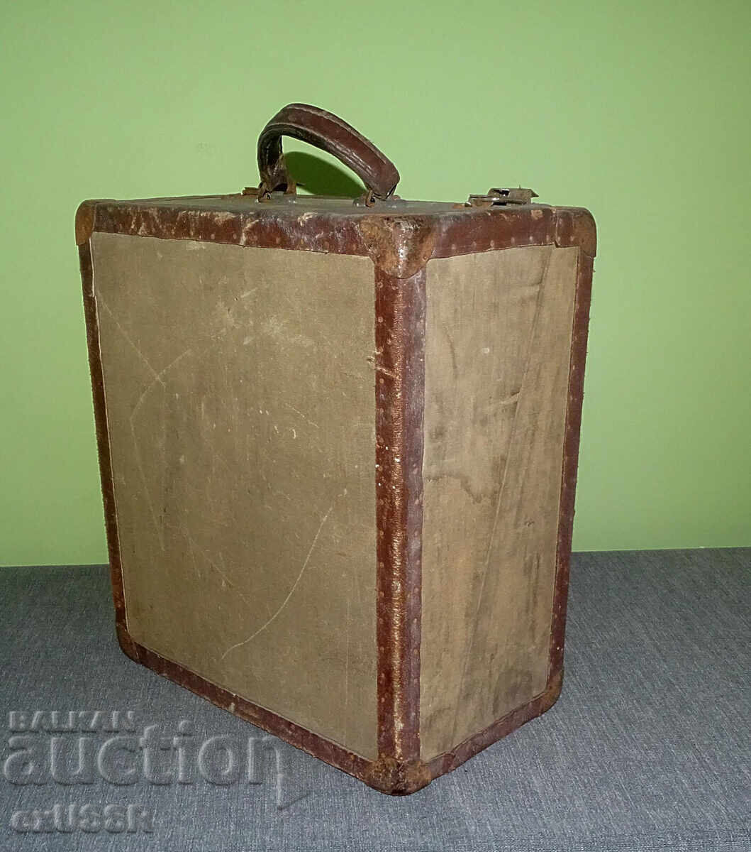 Delivery of Old military chest suitcase pharmacy first aid kit Delivery of Old military chest suitcase pharmacy first aid kit