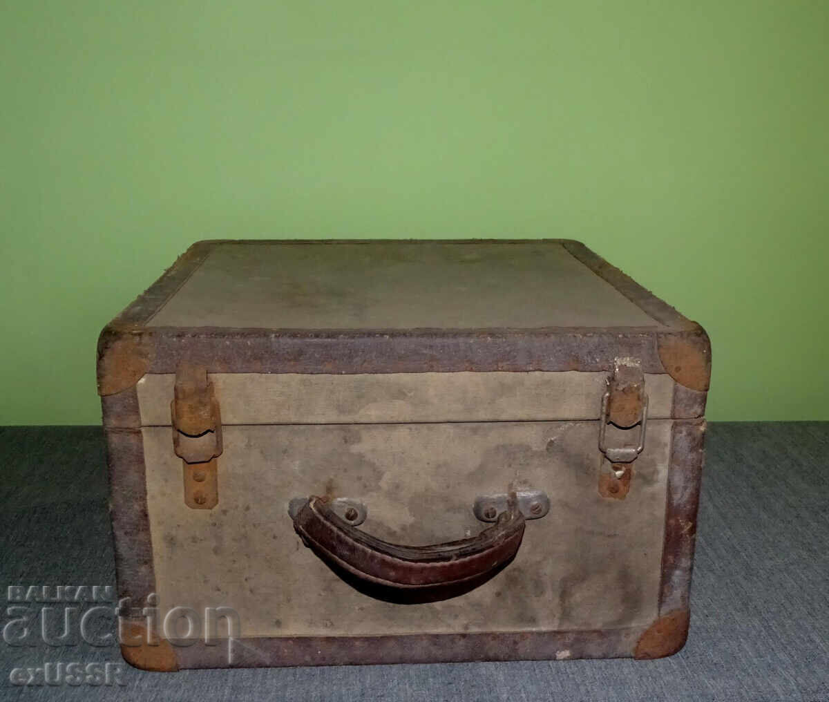 Old military chest suitcase pharmacy first aid kit - 5 Old military chest suitcase pharmacy first aid kit - 5