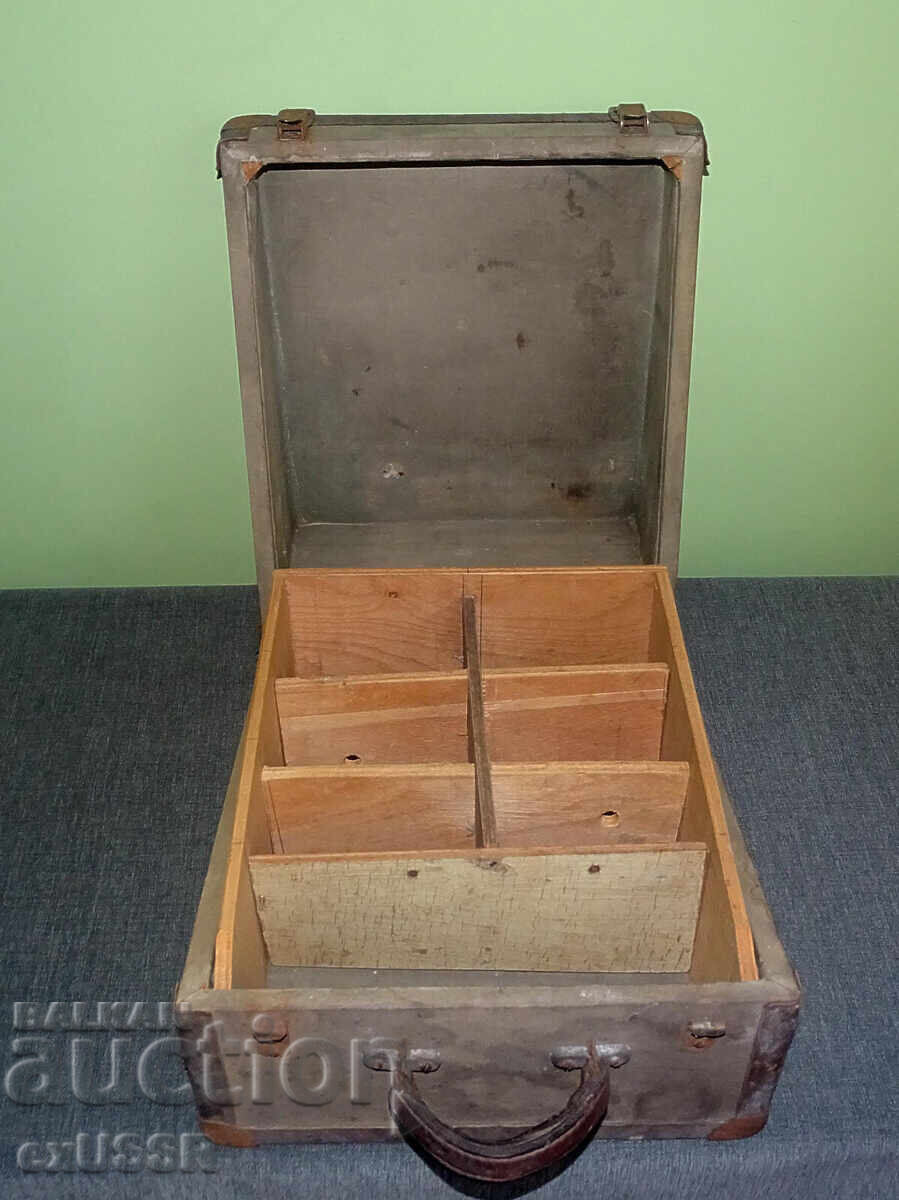Old military chest suitcase pharmacy first aid kit - 7 Old military chest suitcase pharmacy first aid kit - 7