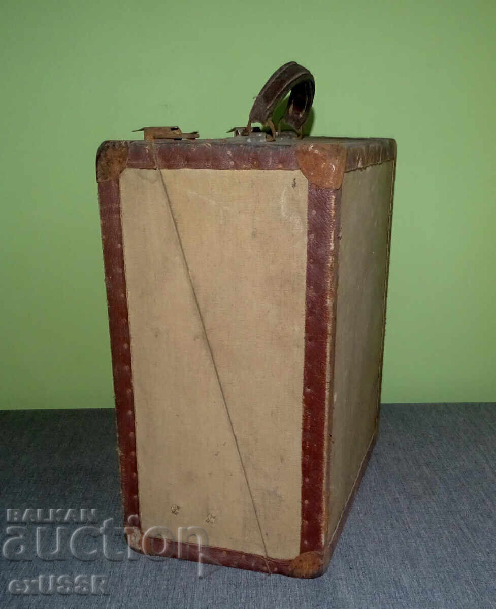 Old military chest suitcase pharmacy first aid kit Old military chest suitcase pharmacy first aid kit