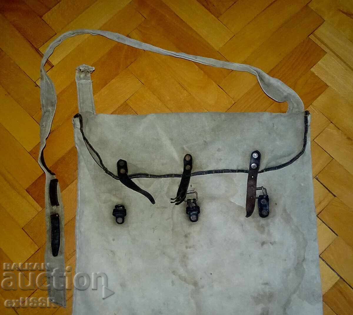 Παράδοση Πολύ παλιά στρατιωτική τσάντα/σακίδιο, σκισμένη, τσάντα PSV (Πρώτου Παγκοσμίου Πολέμου) Β' ΠΠ (Δευτέρου Παγκοσμίου Πολέμου)