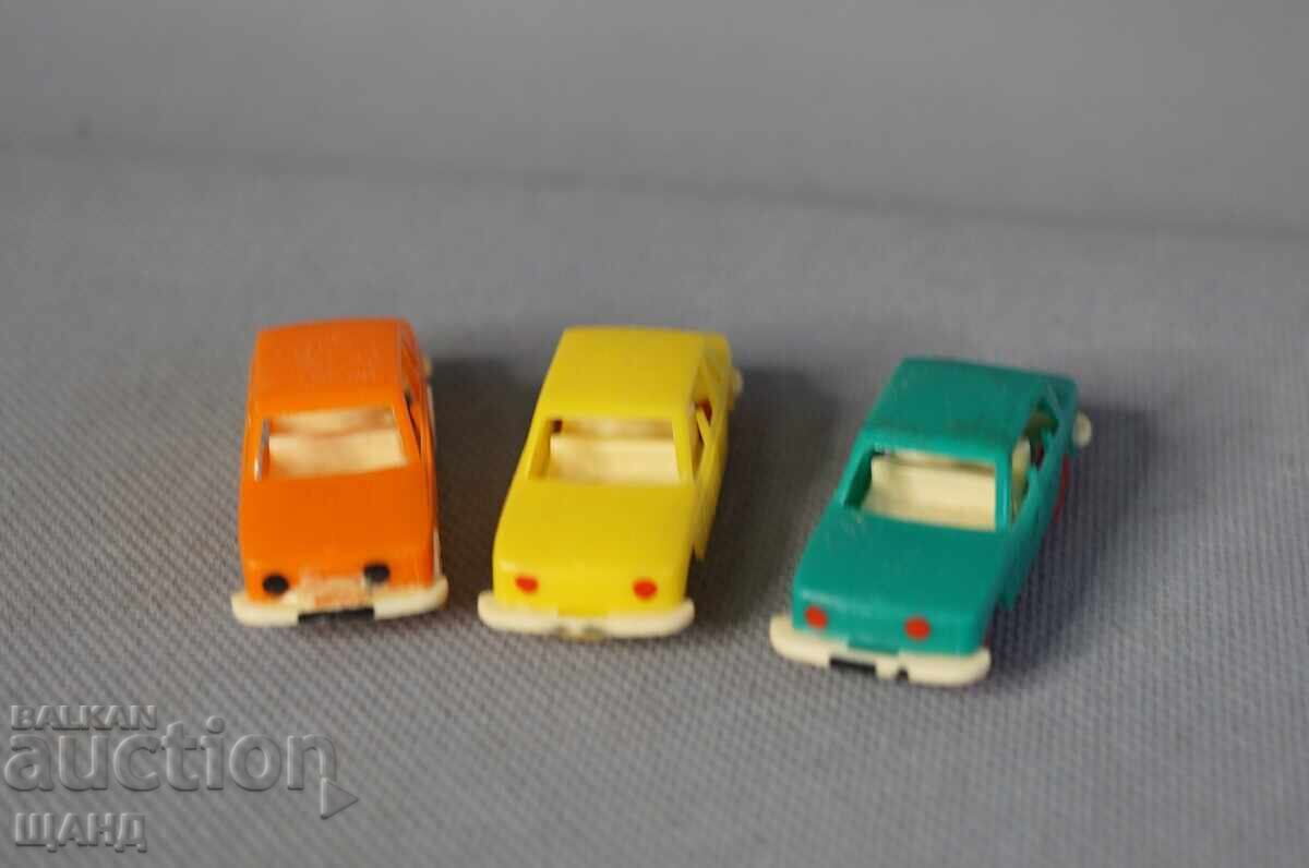 Wartburg 3 Jucării vechi de plastic model mașină Wartburg cu preț 15.35 BGN | € 7.85 Wartburg 3 Jucării vechi de plastic model mașină Wartburg cu preț 15.35 BGN | € 7.85