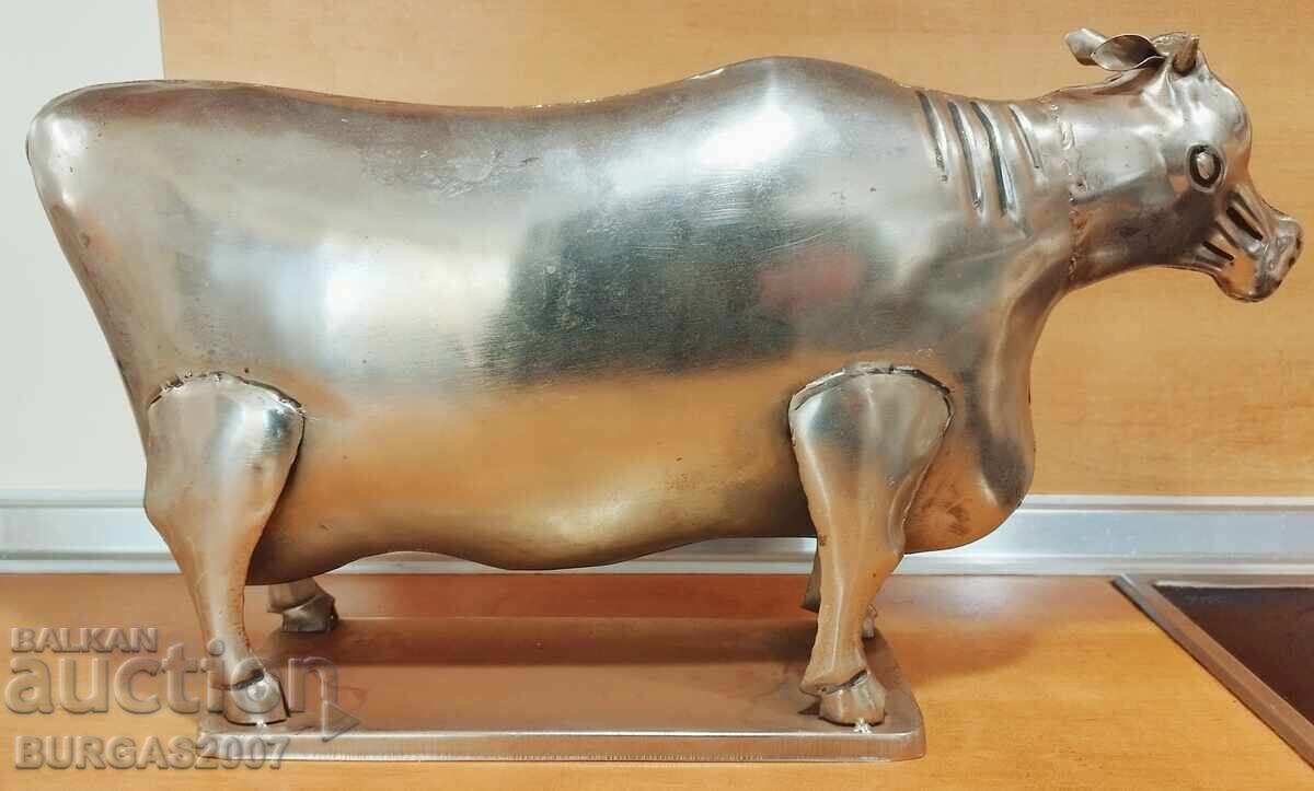 Old metal figure, cow with price 80.00 BGN | € 40.90 Old metal figure, cow with price 80.00 BGN | € 40.90