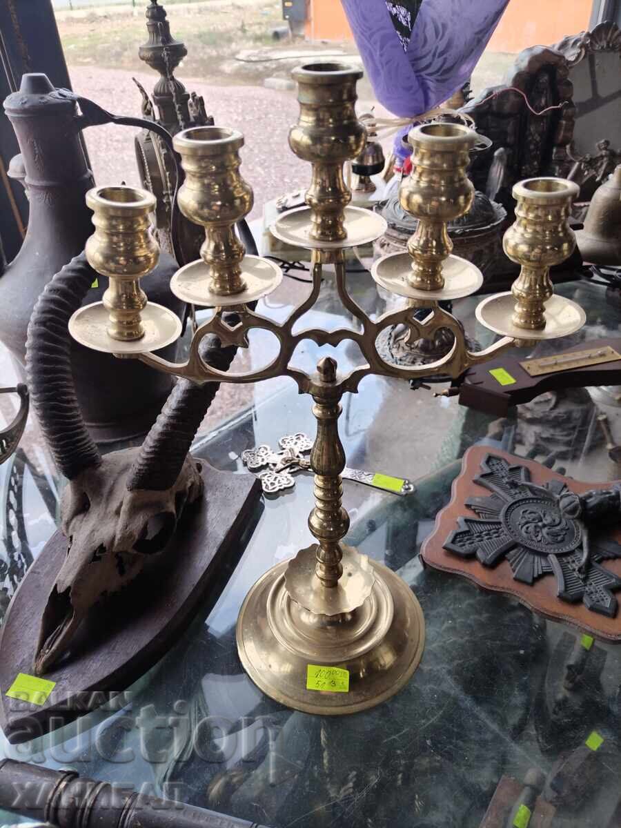 SFEȘNIC DE BRONZ INTERESANT cu preț 120.00 BGN | € 61.36 SFEȘNIC DE BRONZ INTERESANT cu preț 120.00 BGN | € 61.36