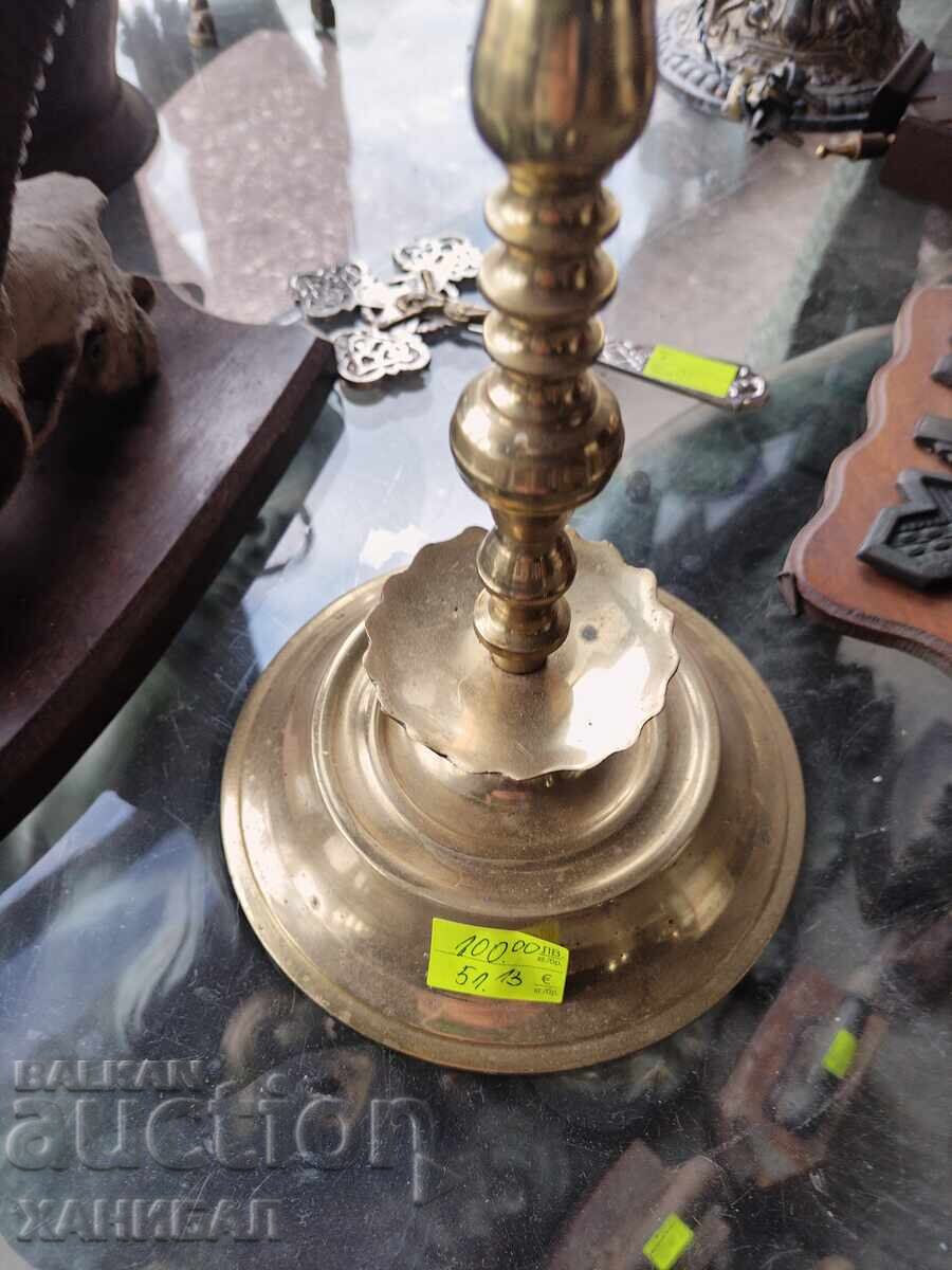 Licitație SFEȘNIC DE BRONZ INTERESANT Licitație SFEȘNIC DE BRONZ INTERESANT