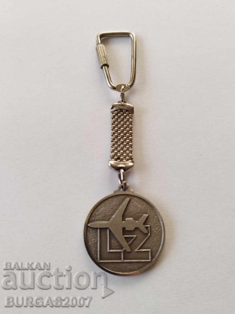 Παλαιό διαφημιστικό μπρελόκ, 30 γρ. BGA BALKAN, 1977 με τιμή 30.00 BGN | € 15.34 Παλαιό διαφημιστικό μπρελόκ, 30 γρ. BGA BALKAN, 1977 με τιμή 30.00 BGN | € 15.34