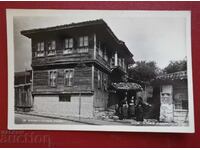 Cazan - Casă Veche Femei în Costume Populare