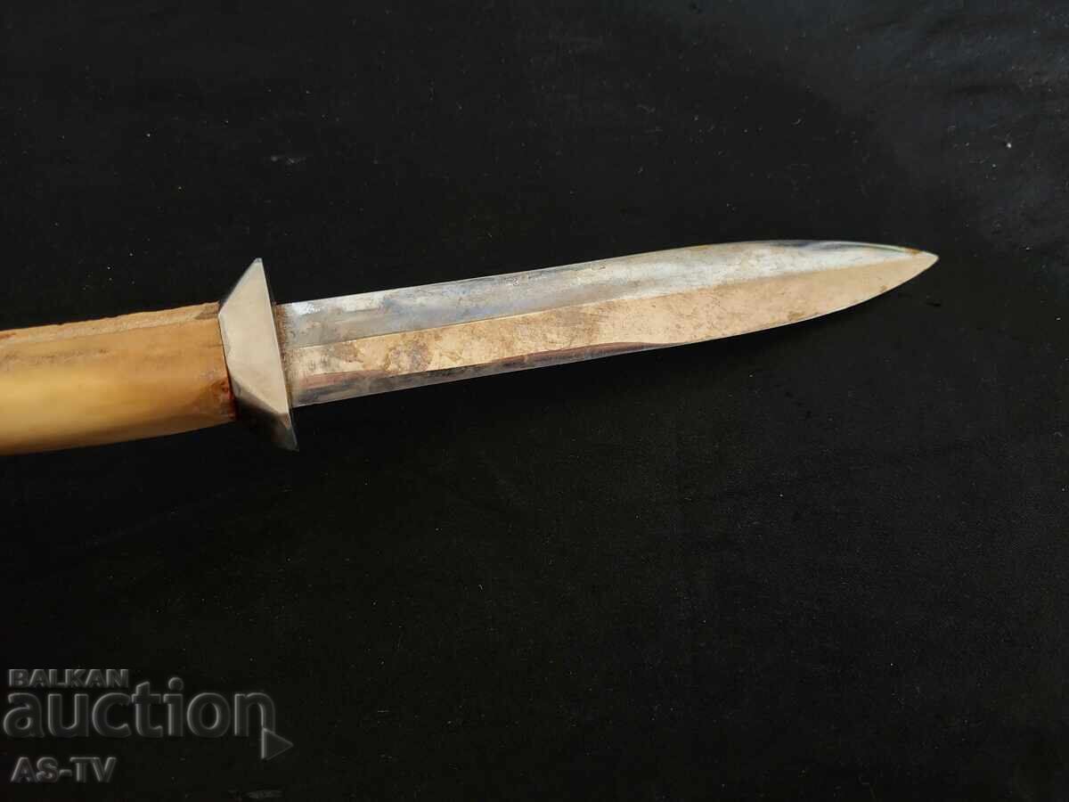 Licitație Cuțit lucrat manual, mâner din corn