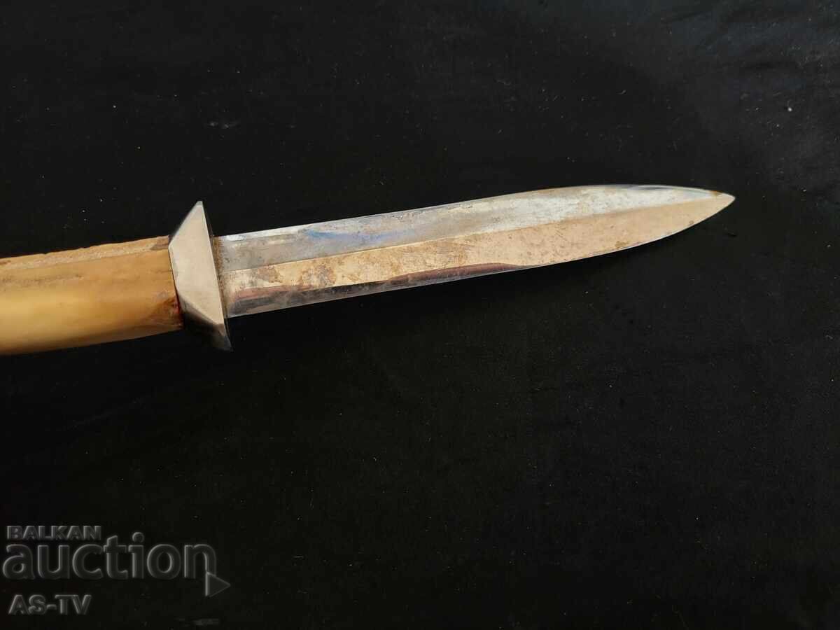 Livrarea Cuțit lucrat manual, mâner din corn