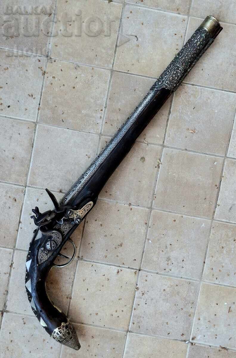 Flintlock pistol, rifle, shishane (a type of rifle), boylia (a type of rifle), flintlock rifle Flintlock pistol, rifle, shishane (a type of rifle), boylia (a type of rifle), flintlock rifle