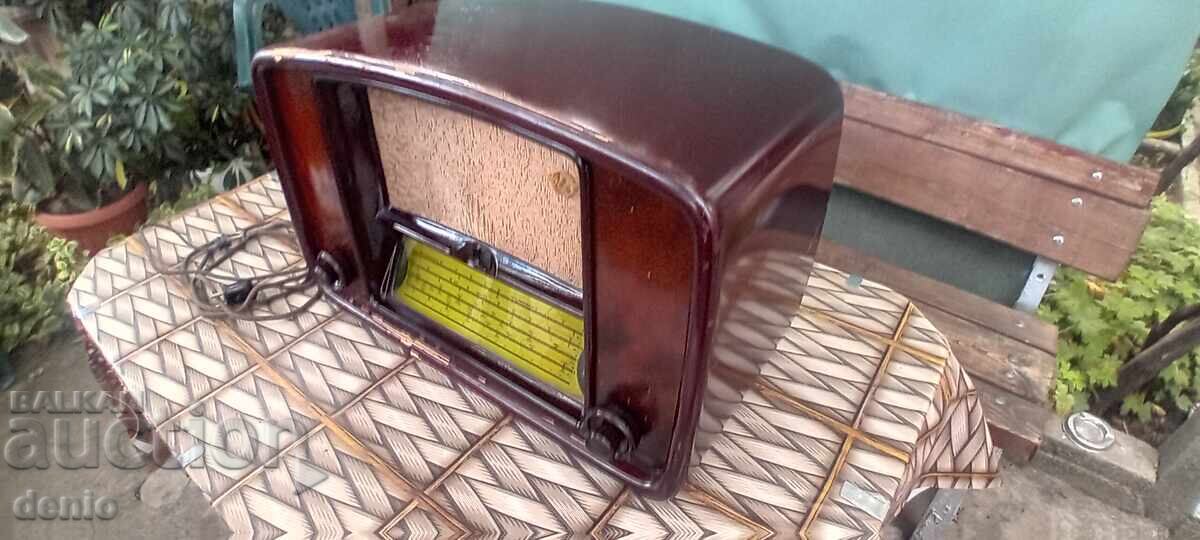 Radio vechi VEF, Riga baltica, 1951 cu preț 200.00 BGN | € 102.26 Radio vechi VEF, Riga baltica, 1951 cu preț 200.00 BGN | € 102.26