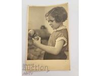 Стара фотография Момиченце с играчка