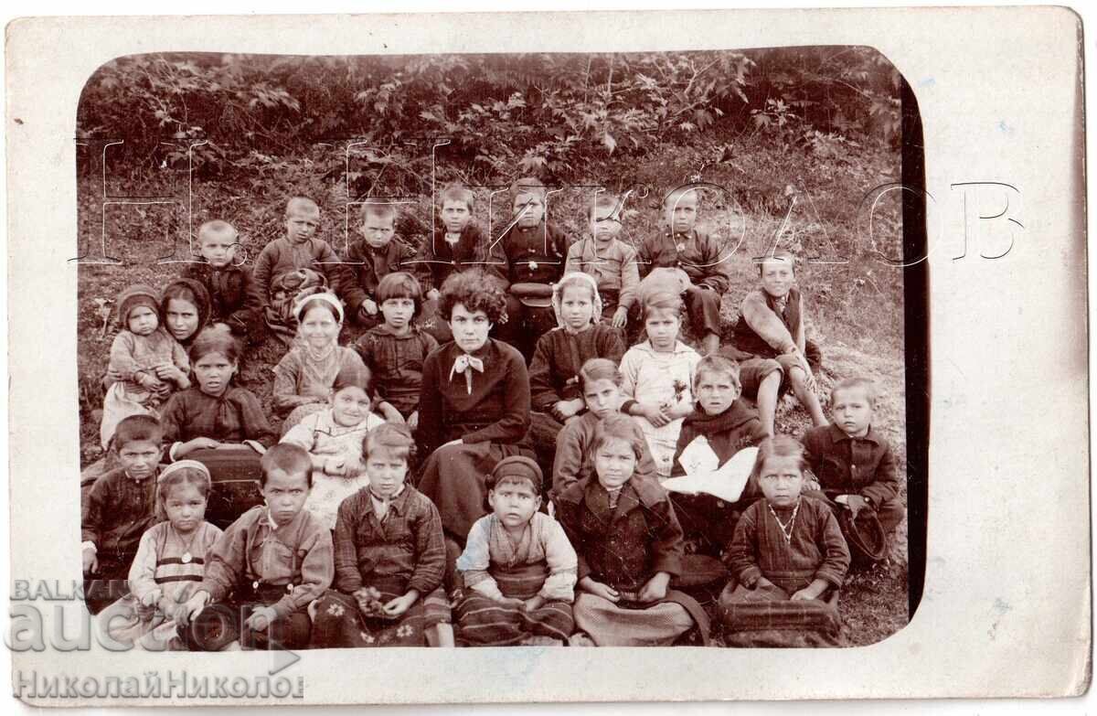 1922 СТАРА СНИМКА ПЕТРИЧ МАКЕДОНИЯ М. МИЛЕВА УЧИТЕЛКА Е529