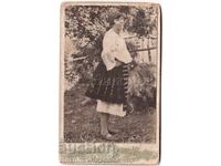 МАЛКА СТАРА СНИМКА КАРТОН МОМА В НАРОДНА НОСИЯ Е535