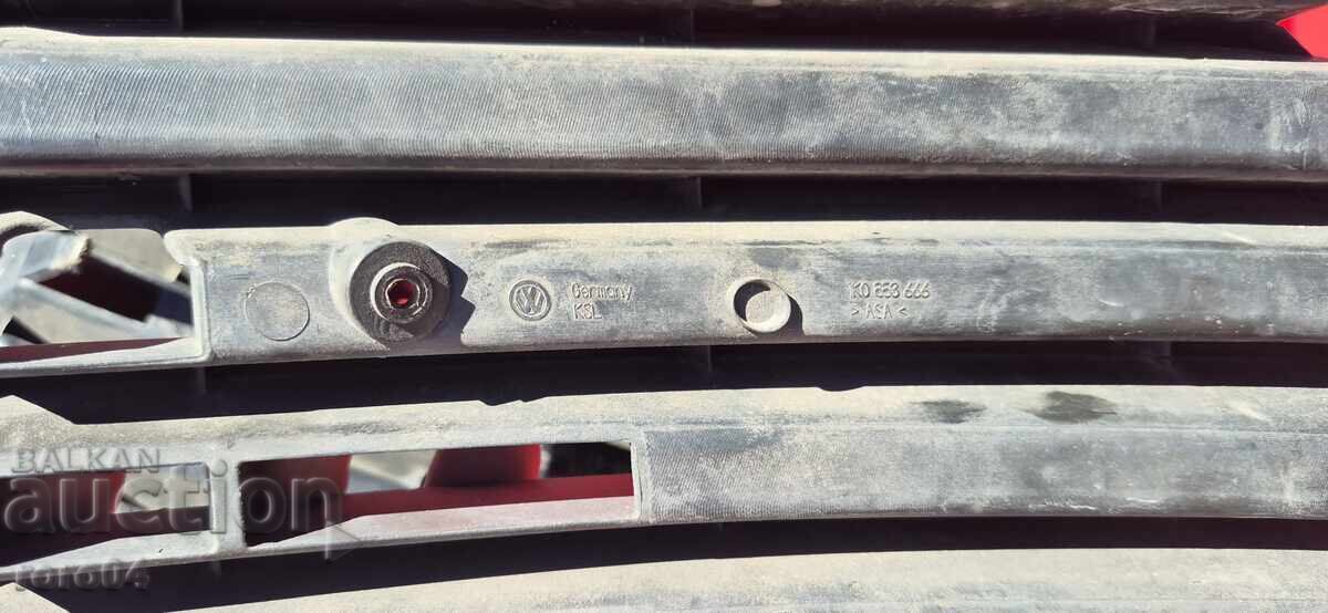 Delivery of GOLF 5 / GOLF V - HALOGEN GRILLES